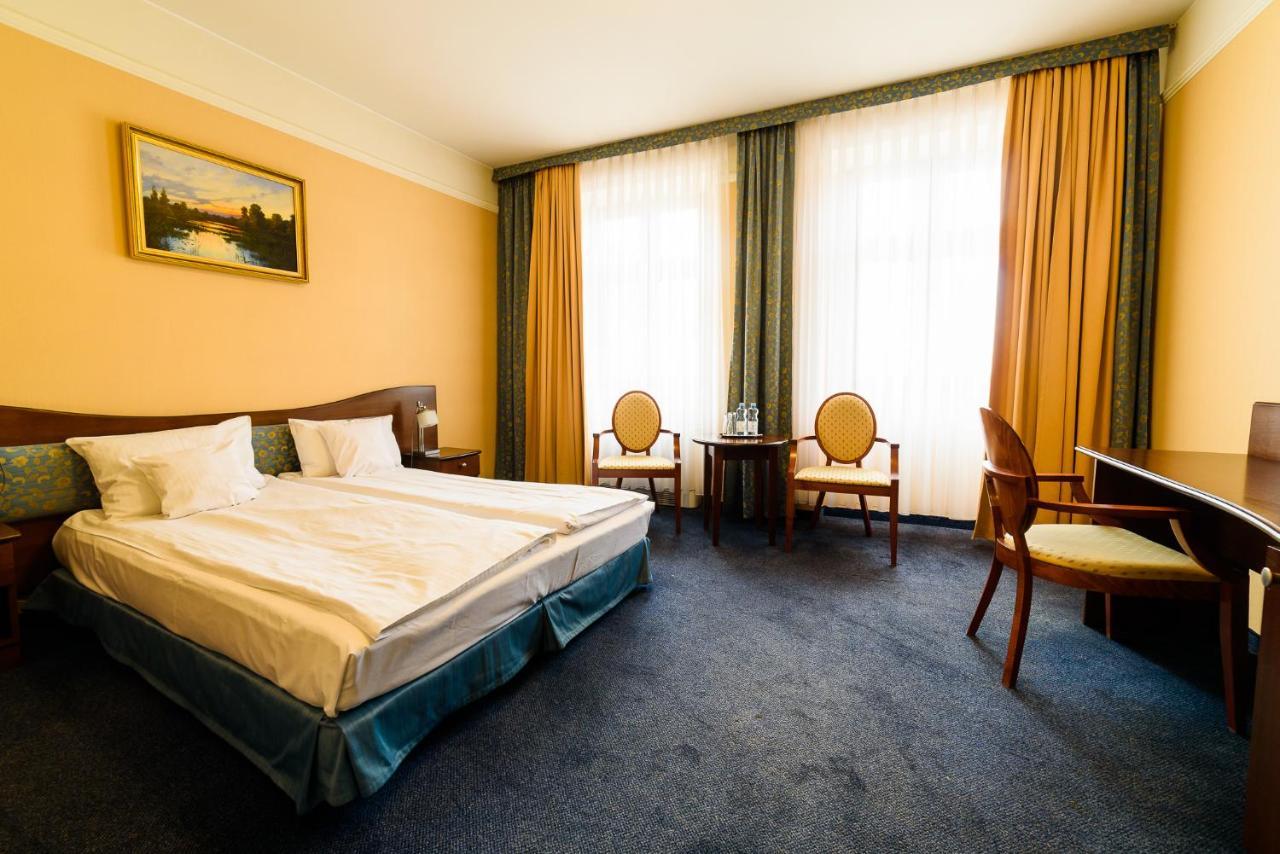 Hotel Ambasadorski Rzeszow Ngoại thất bức ảnh