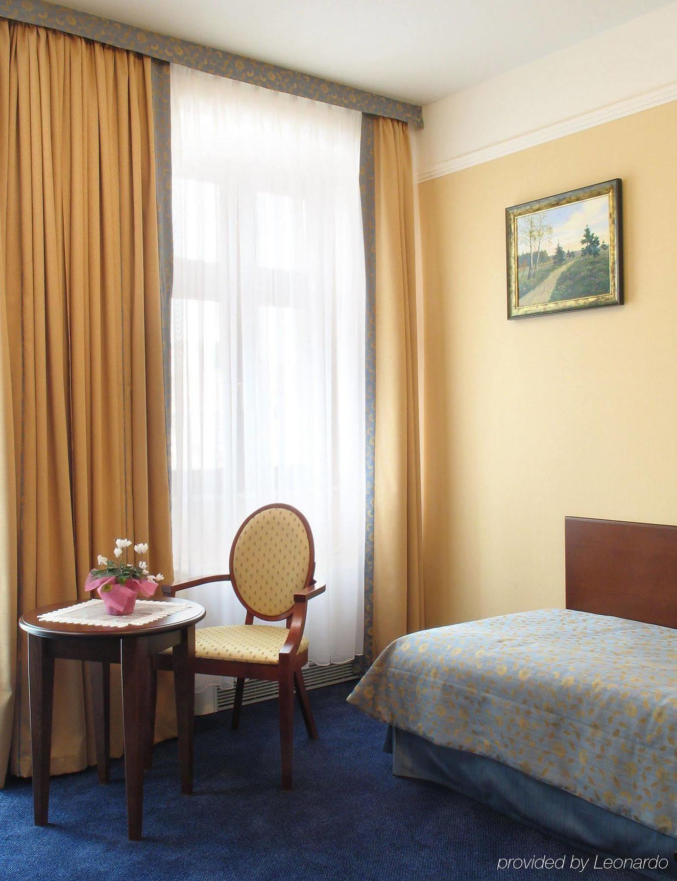 Hotel Ambasadorski Rzeszow Ngoại thất bức ảnh